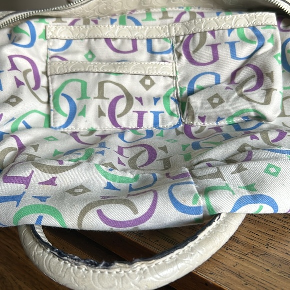 Large GUESS Bag - Picture 10 of 15